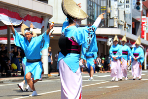 阿波踊りを披露する野馬追連のみなさんの画像