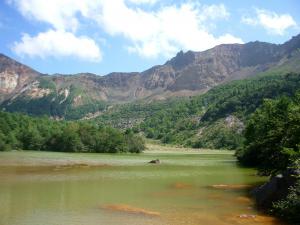 銅沼と磐梯山の画像