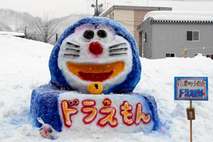 ドラえもんの雪像の画像