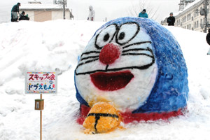 ドラえもんの雪像の画像