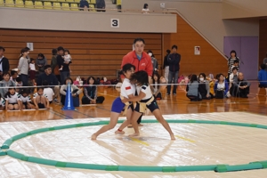 女子の部の取組の画像