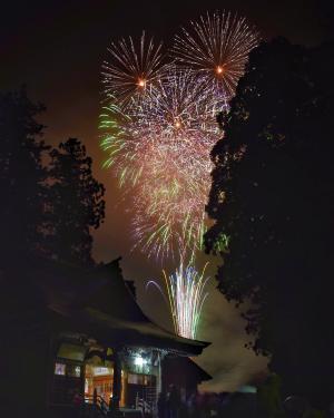 浅原神社の除夜の花火の画像