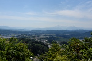 道中見ることができる南部方面の小千谷の景色の画像