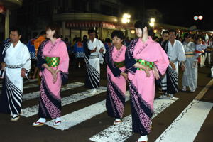 大民謡流しに参加するみなさんの画像