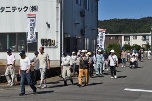 地区別の避難場所から総合体育館へ移動する画像