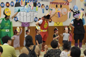 アンパンマンと踊る子どもたちの画像