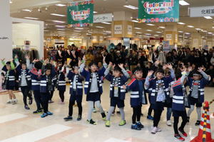 小千谷幼稚園児による遊戯の画像