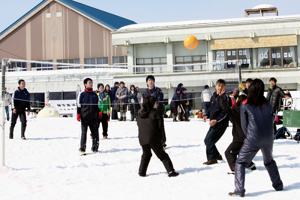 雪上ソフトバレーの画像