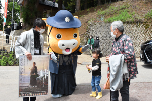 映画「峠 最後のサムライ」の公開の合わせて袴姿のよし太くんの画像