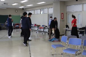 演出指導をする飯塚先生の画像