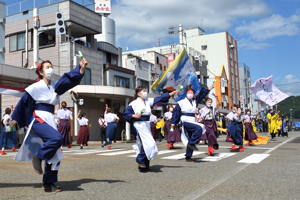 よさこいを踊る団体の画像