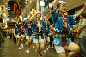 おぢや連が踊る画像