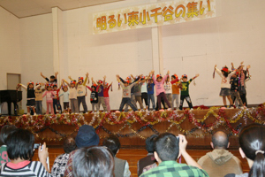 東保育園・さくら分園園児の元気な踊りの画像