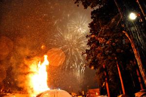 片貝町さいの神で花火が打ち上げられた画像