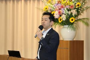 基調講演に登壇した市長