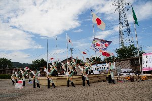 トッキッキダンスを踊るよさこいチームの画像