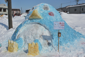 ペンちゃんの雪像の画像