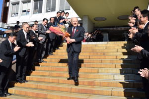 退庁する谷井市長の画像