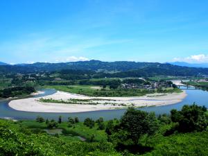 敷地から見える信濃川の蛇行の画像